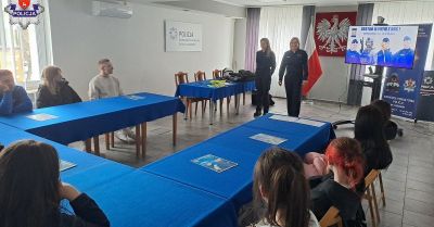 Uczniowie z Łukowa poznali służbę w Komendzie Policji